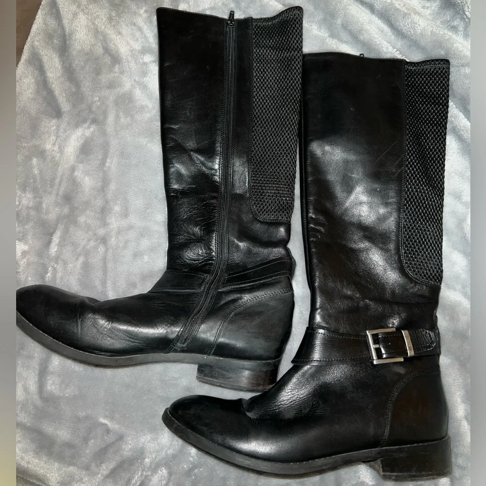 Clark’s boots - Picture 2 of 4